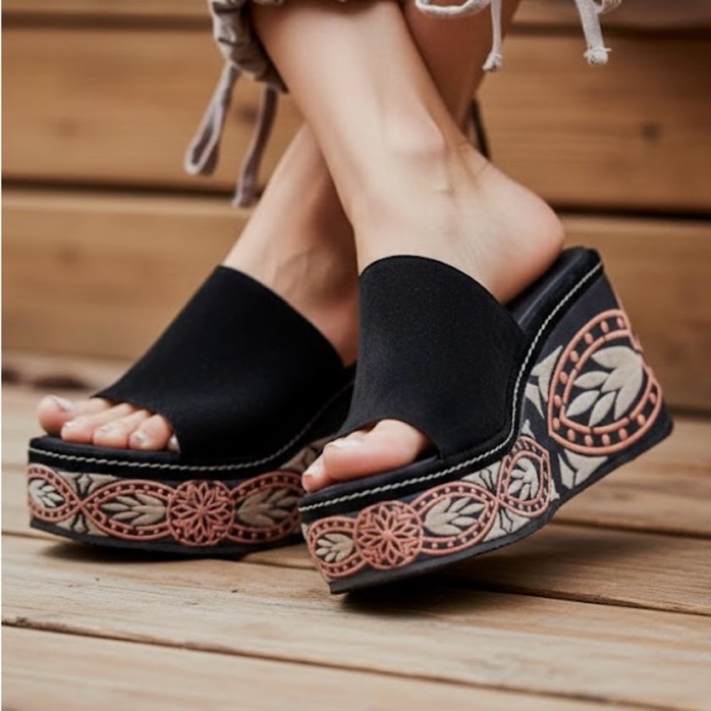 SOLD 🌈 FREE PEOPLE WEDGES PLATFORMS SANDALS BLACK TOMORROW BOHO ARTISAN